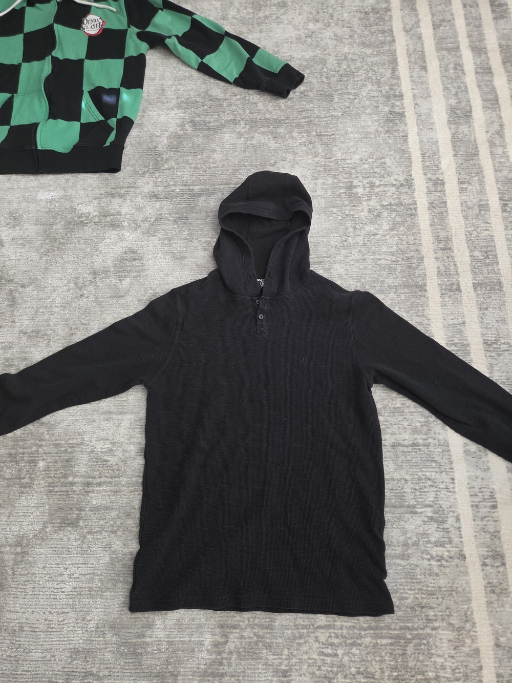 Y2K Volcom Thermal Like Long Sleeve Hoodie